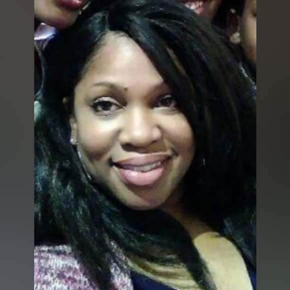 Meet your Posher, Nicole - Picture 1 of 1